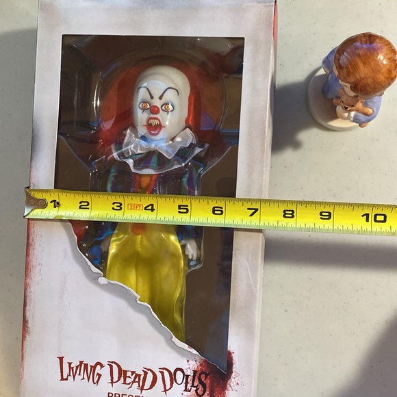Living Dead Dolls Pennywise - Picture 9 of 10
